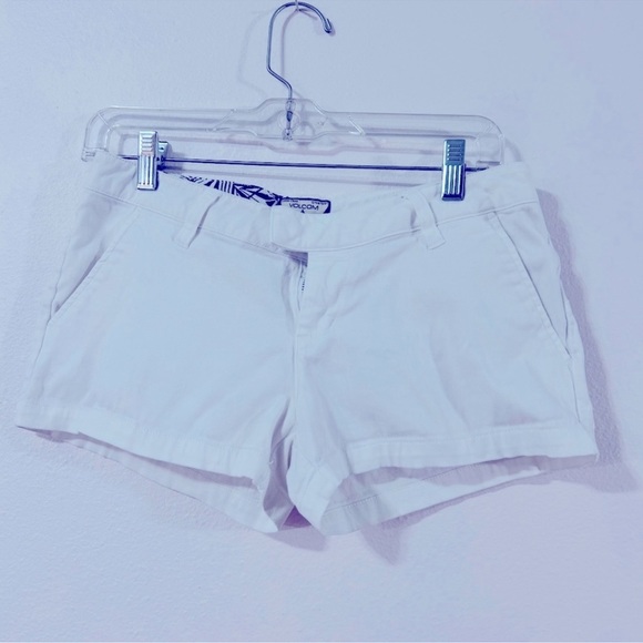 Volcom White Shorts Sz 5 (26/27) EXCELLENT CONDITION - Picture 1 of 8